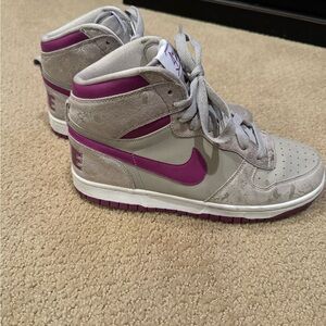 Women’s NIKE high tops Sz. 9